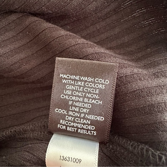 Torrid Women's V-Neck Ribbed Stretch Short Sleeve Top Size 1X - Picture 8 of 8